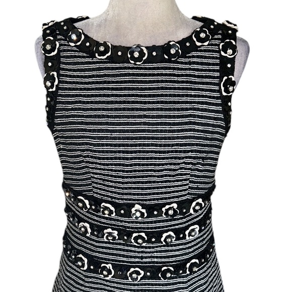 RARE Carolina Herrera Black & White Tweed Rhinestone Flower Sequin Dress - 8 - Picture 3 of 16